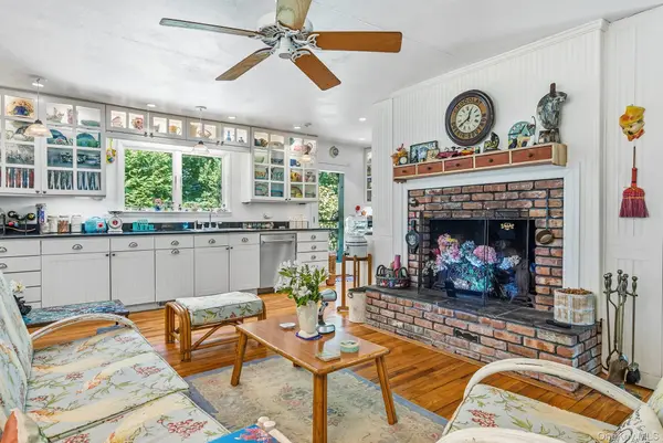 50 Barnes Hole RD, East Hampton, NY 11937