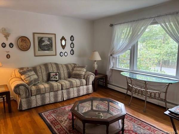 59 Edgewood AVE, Oakdale, NY 11769