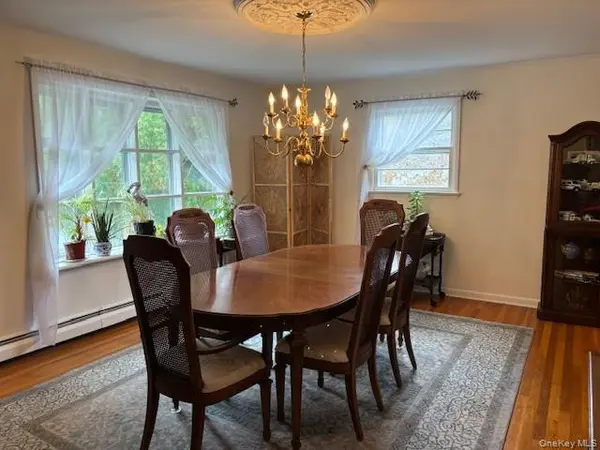 59 Edgewood AVE, Oakdale, NY 11769