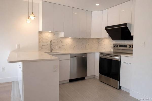 52-16 Roosevelt AVE #2C, Woodside, NY 11377