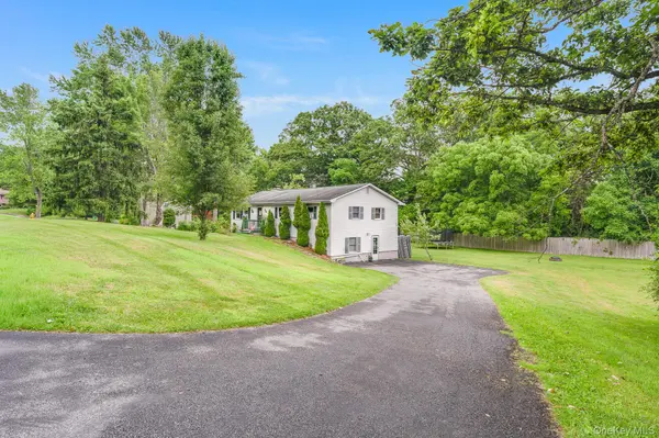8 Larissa LN, Wappingers Falls, NY 12590