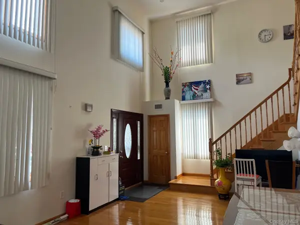 70-10 172nd ST, Fresh Meadows, NY 11365