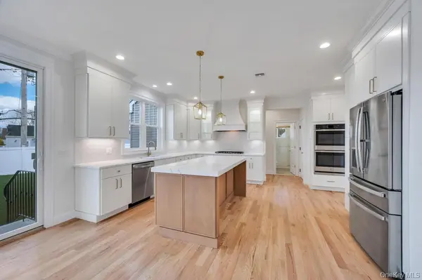 89 west AVE, Hicksville, NY 11801