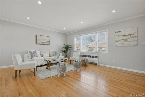 2726 Orchard ST, North Bellmore, NY 11710