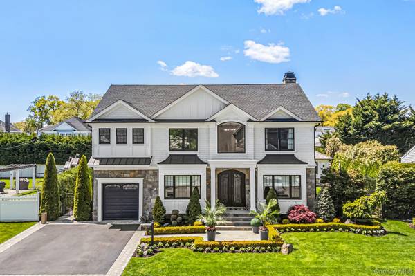25 Boyd DR, Westbury, NY 11590