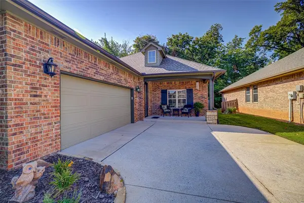 2116 Turtle Creek DR, Norman, OK 73071