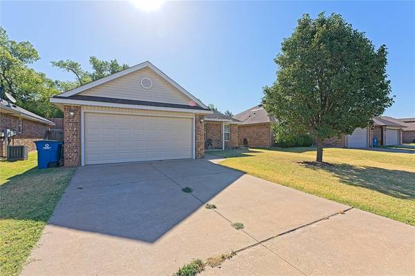 2114 Bradford CIR, Newcastle, OK 73065