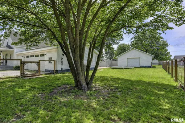 405 N VINE ST, Nokomis, IL 62075
