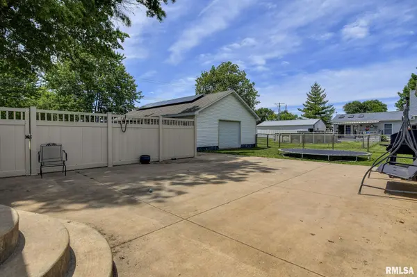 405 N VINE ST, Nokomis, IL 62075