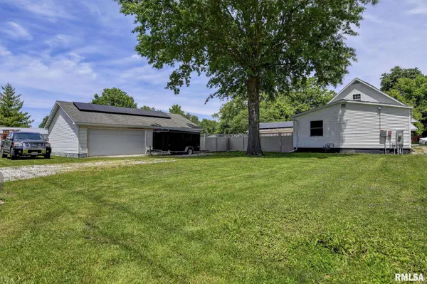 405 N VINE ST, Nokomis, IL 62075