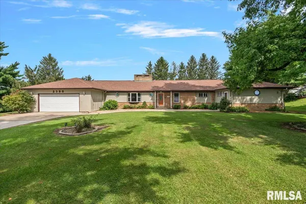 2390 MOUND RD, Jacksonville, IL 62650