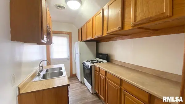 1210 W MCCLURE AVE, Peoria, IL 61604
