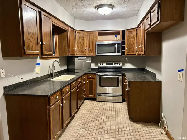 210 E 19TH ST, Metropolis, IL 62960