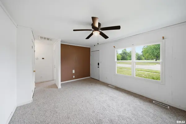 5914 N FROSTWOOD Pkwy, Peoria, IL 61615