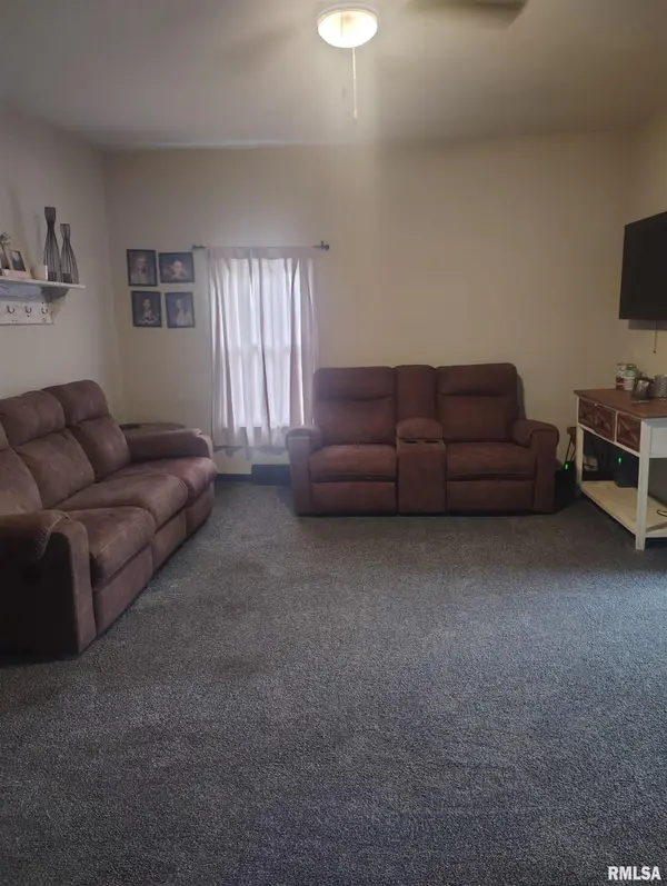 105 W FULTON ST, Dunfermline, IL 61524