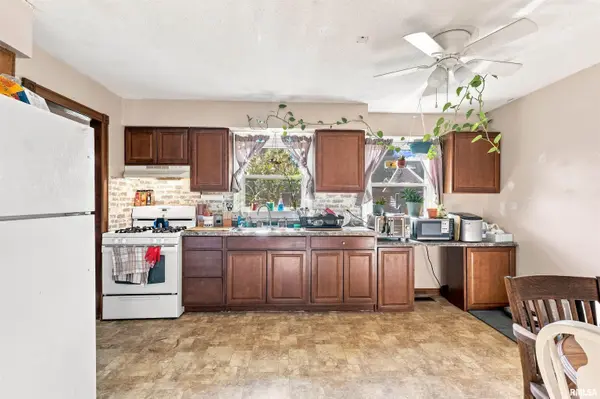 1214 N WALL ST, Carbondale, IL 62901