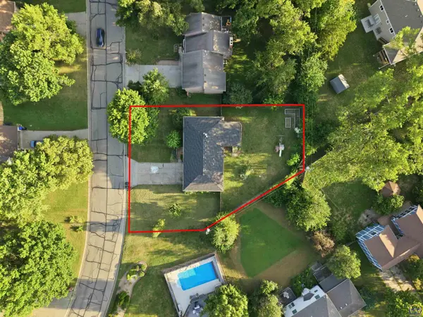 3809 SW Nottingham RD, Topeka, KS 66610