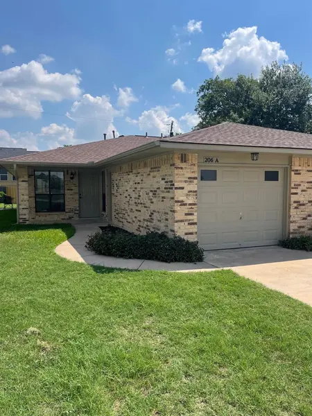 206 E Walter ST #A, Pflugerville, TX 78660