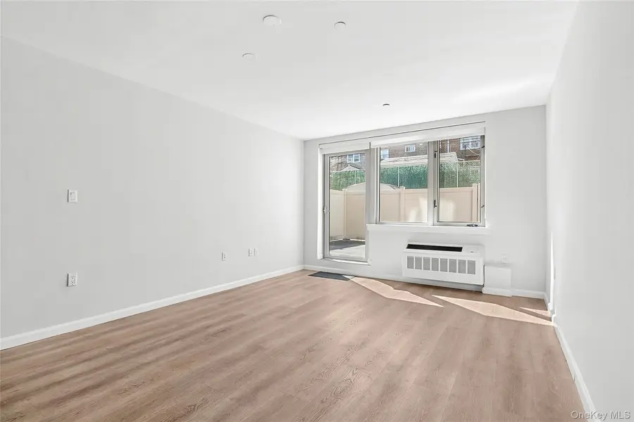 33-30 61st ST #105, Woodside, NY 11377