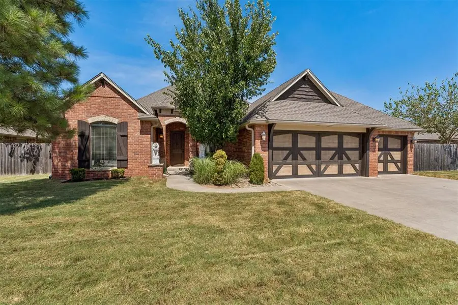 523 Woods WAY, Moore, OK 73160