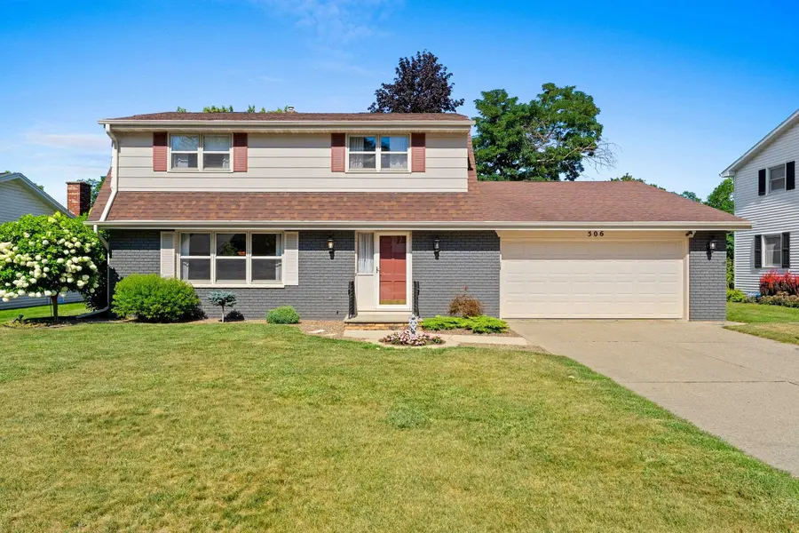 506 PINE TER, Green Bay, WI 54303-2304