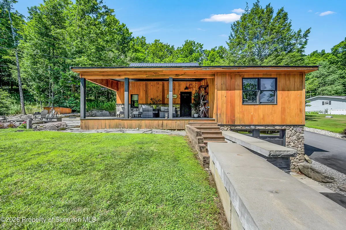 16 Colvin RD, Dalton, PA 18414