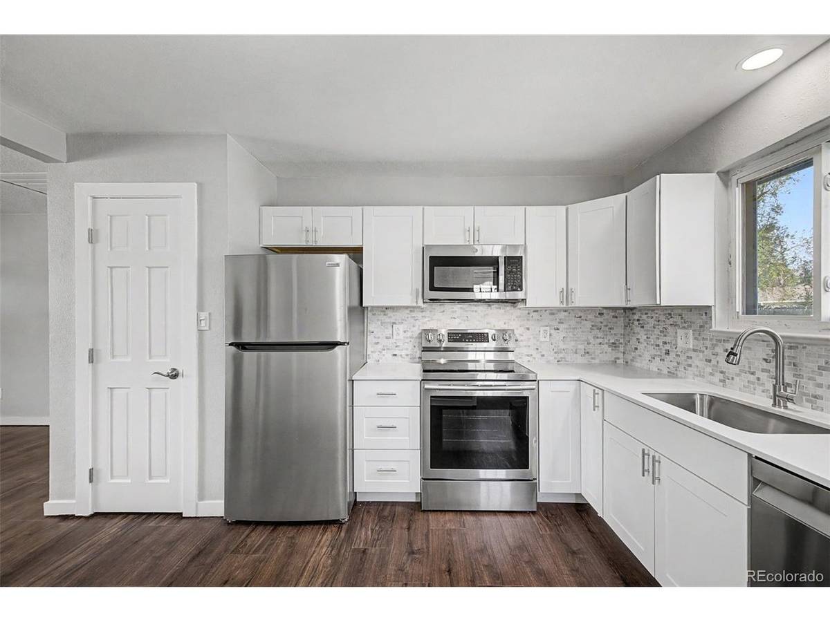 875 Memphis, Aurora, CO 80011