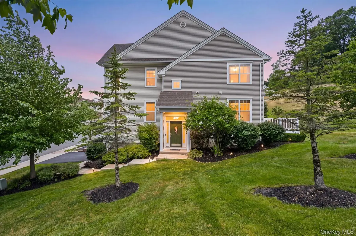 2608 Hawthorn WAY, New Windsor, NY 12553
