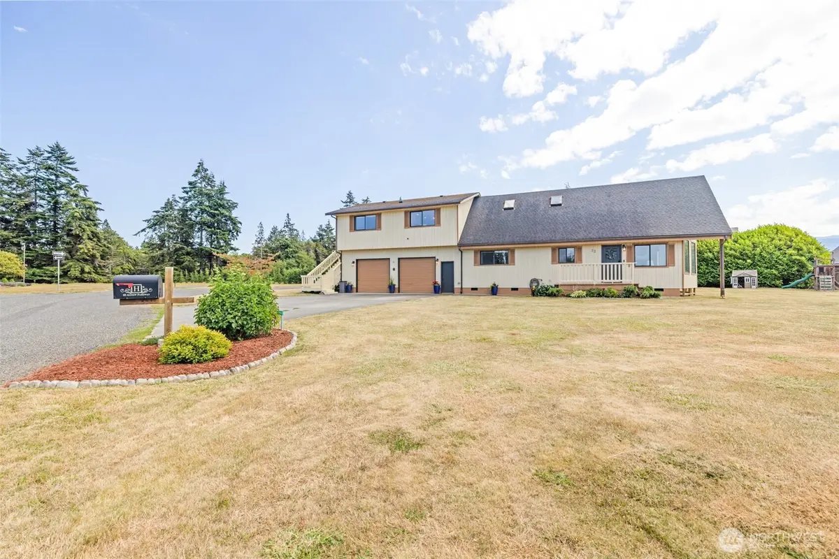 22 Agnew Pkwy, Port Angeles, WA 98362