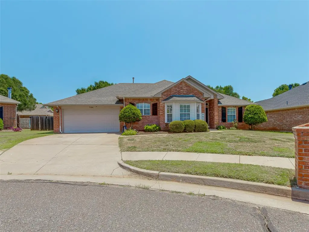 700 Taber LN, Edmond, OK 73003