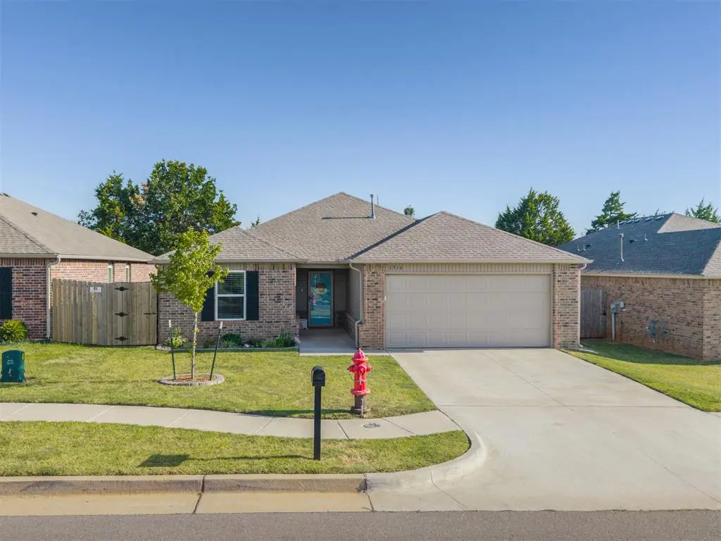 1316 Dustin DR, Edmond, OK 73003