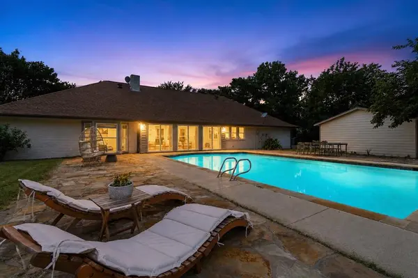 835 Cross Timbers Drive, Double Oak, TX 75077