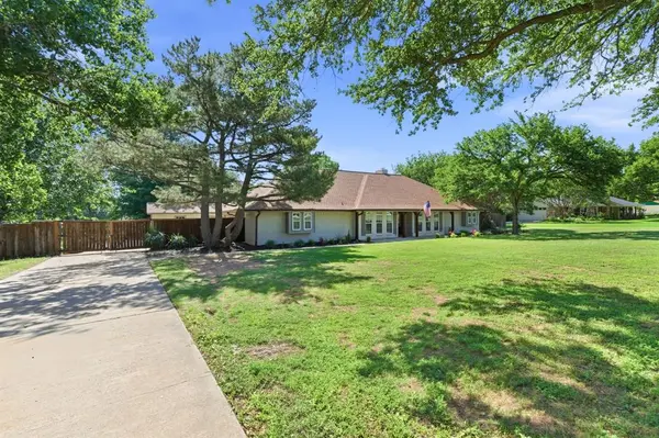 835 Cross Timbers Drive, Double Oak, TX 75077