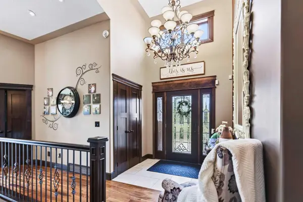 6297 Cronquist DR, Red Deer, AB T4N 1E2