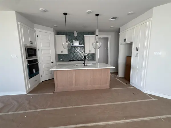 260 Bloomington Loop, Hutto, TX 78634
