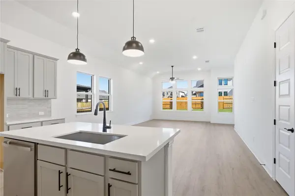 619 Breeze Hollow LN, Georgetown, TX 78628