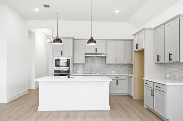 619 Breeze Hollow LN, Georgetown, TX 78628