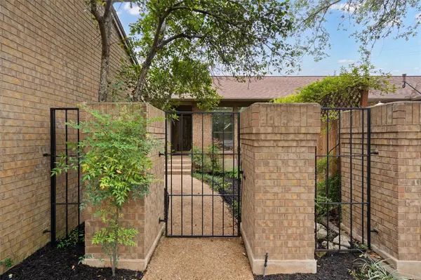 5724 N SCOUT ISLAND CIR, Austin, TX 78731