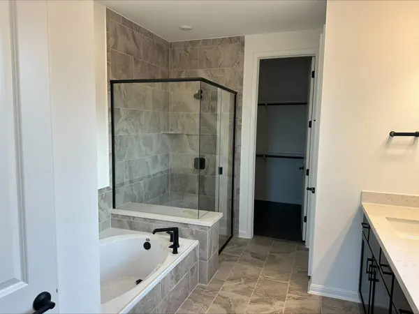 121 Amber Oak LN, Georgetown, TX 78628