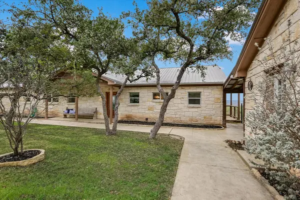 816 BUTTERCUP LN, Wimberley, TX 78676