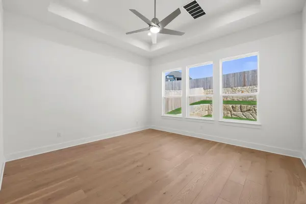 201 Ensberg LN, Liberty Hill, TX 78642