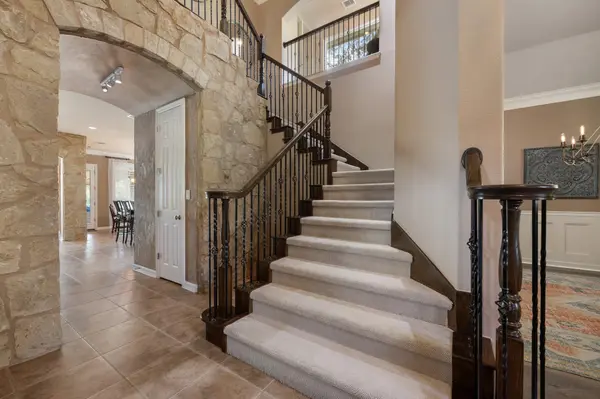571 Aspen DR, Austin, TX 78737