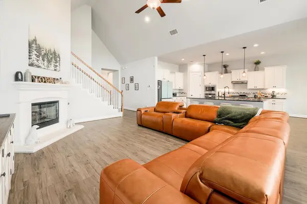 812 Anahuac DR, Leander, TX 78641