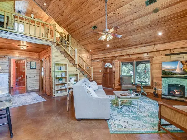 254 MIDDLETON RD, Spicewood, TX 78669