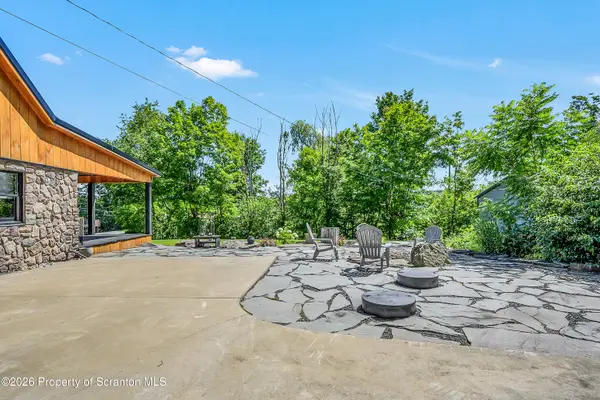 16 Colvin RD, Dalton, PA 18414