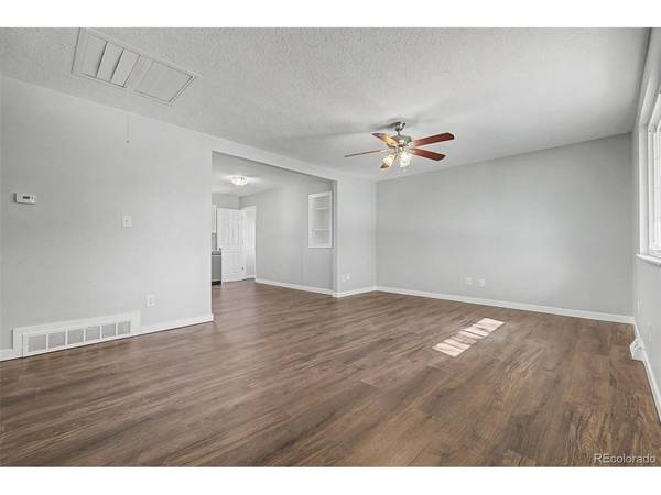 875 Memphis, Aurora, CO 80011