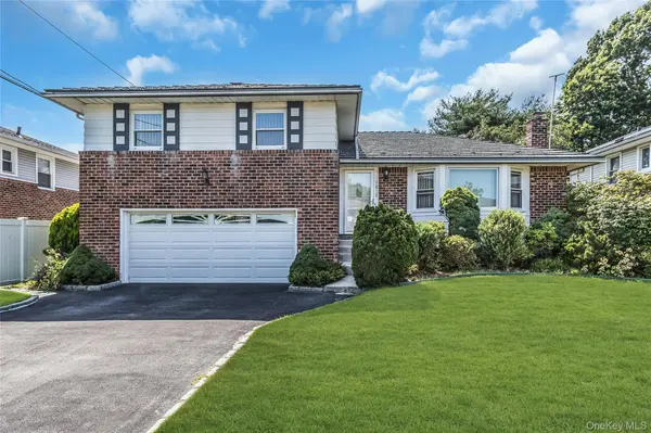 1812 Collins ST, Seaford, NY 11783