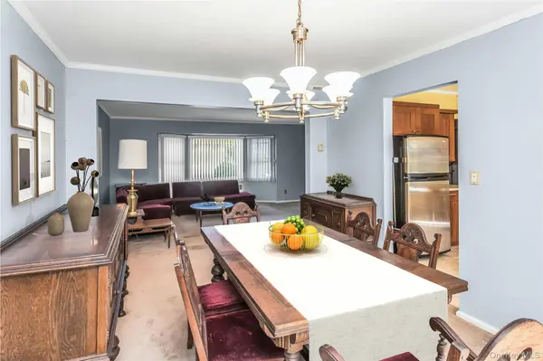 1812 Collins ST, Seaford, NY 11783