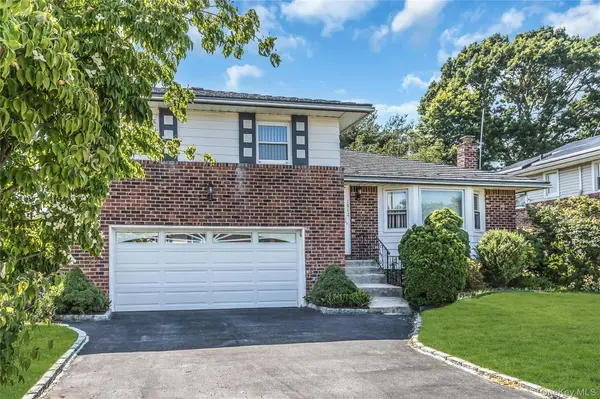 1812 Collins ST, Seaford, NY 11783
