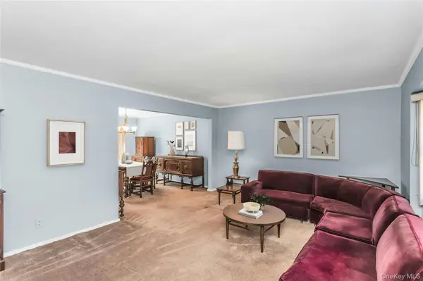 1812 Collins ST, Seaford, NY 11783